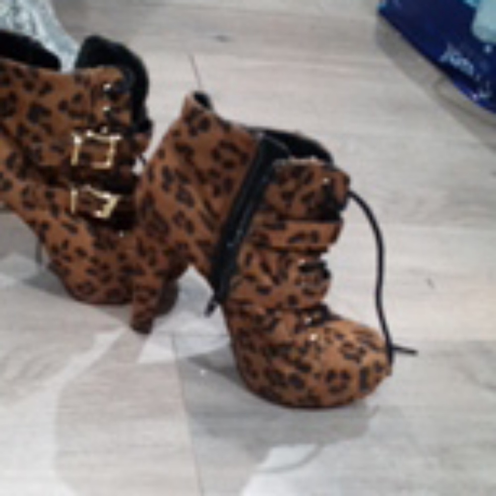 Shoes - Picture 2 of 2